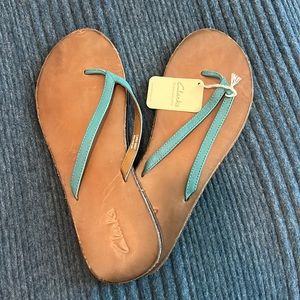 Clarks teal thong sandals- NWT